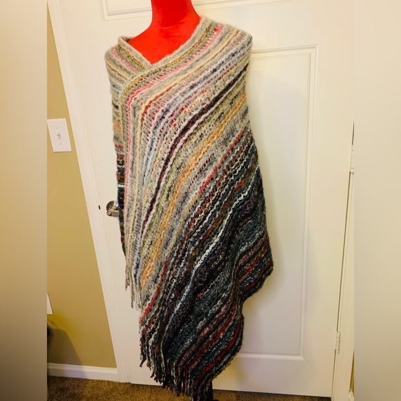 NWT SWEATER FRINGE PONCHO - Picture 4 of 10